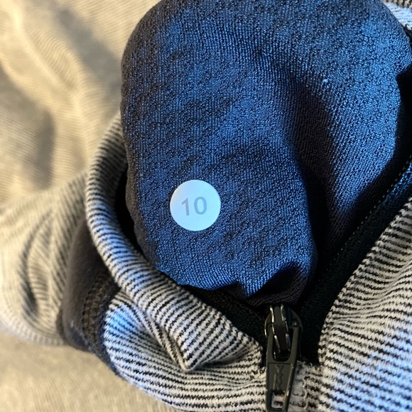 Lululemon Stride Jacket Size 10 - Picture 5 of 6